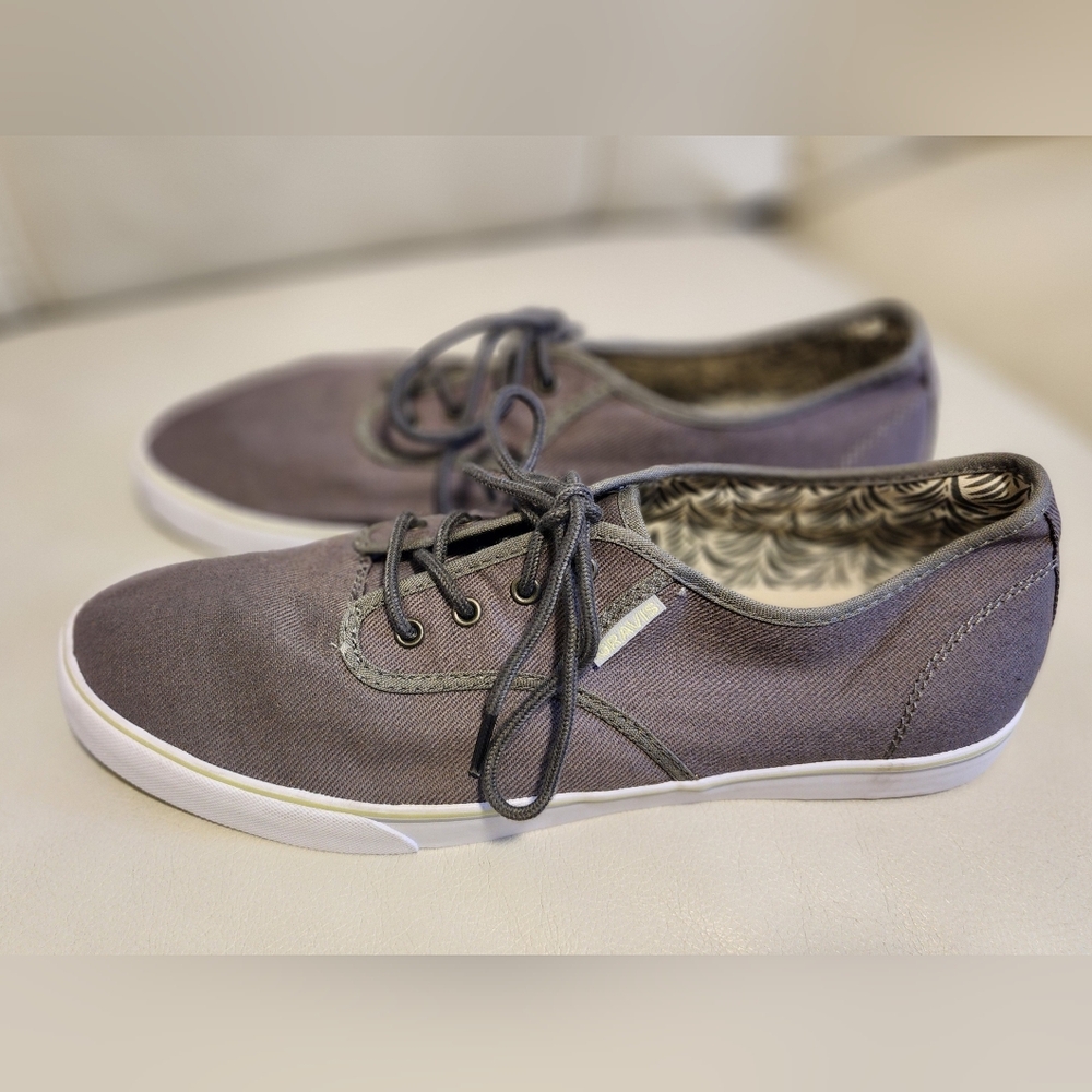 Gravis Gray Canvas Sneakers Flat Walking Shoes Men’s Size 11.5 BlkBox